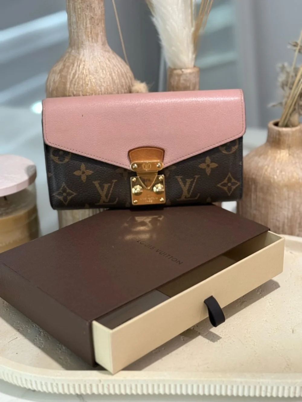 Louis Vuitton Pallas Wallet: Rose Ballerina - Picture 5 of 15